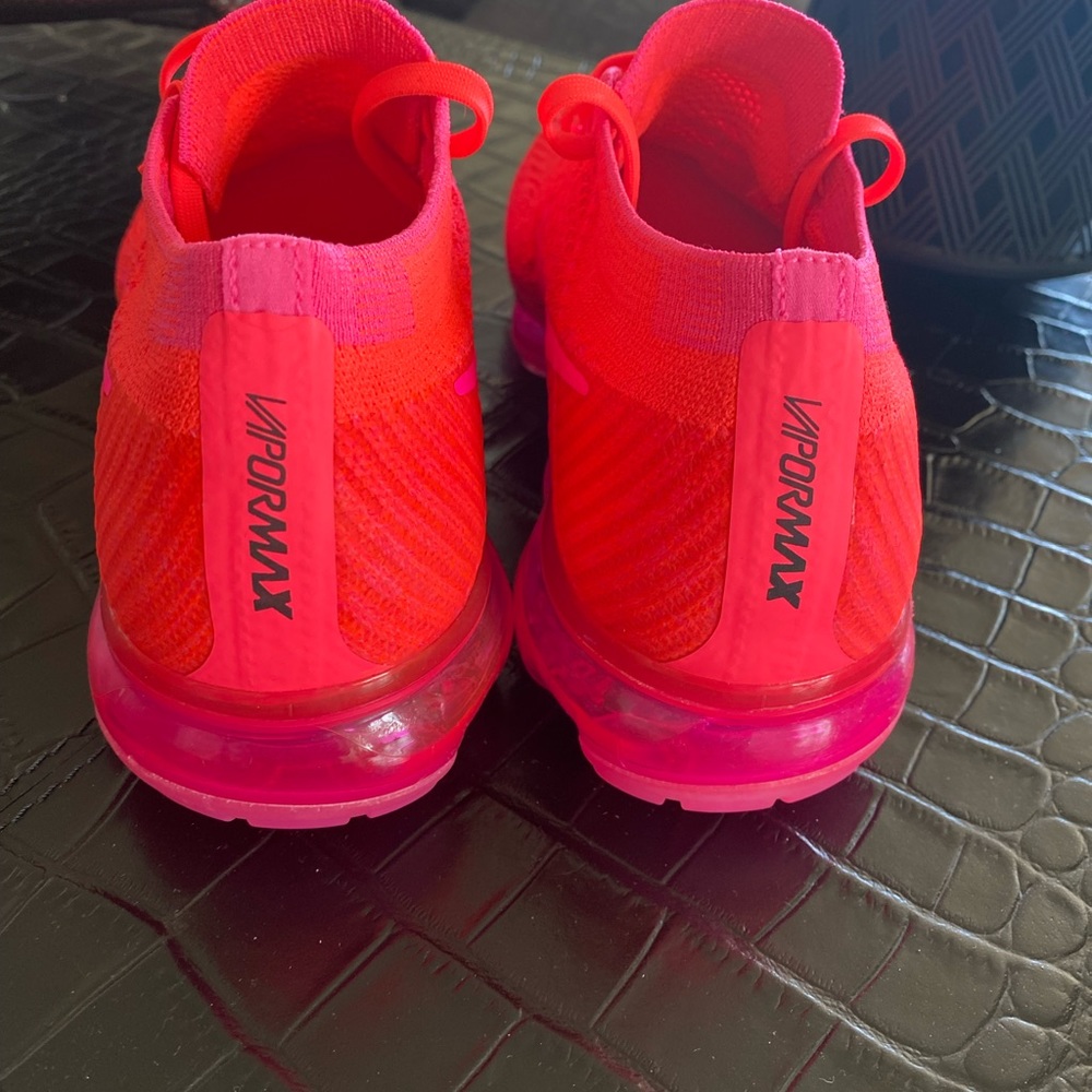 NEW Woman’s 7.5 Nike Air VaporMax Flyknit Hyper Punch / Punk Blast # 849557 - Picture 10 of 16